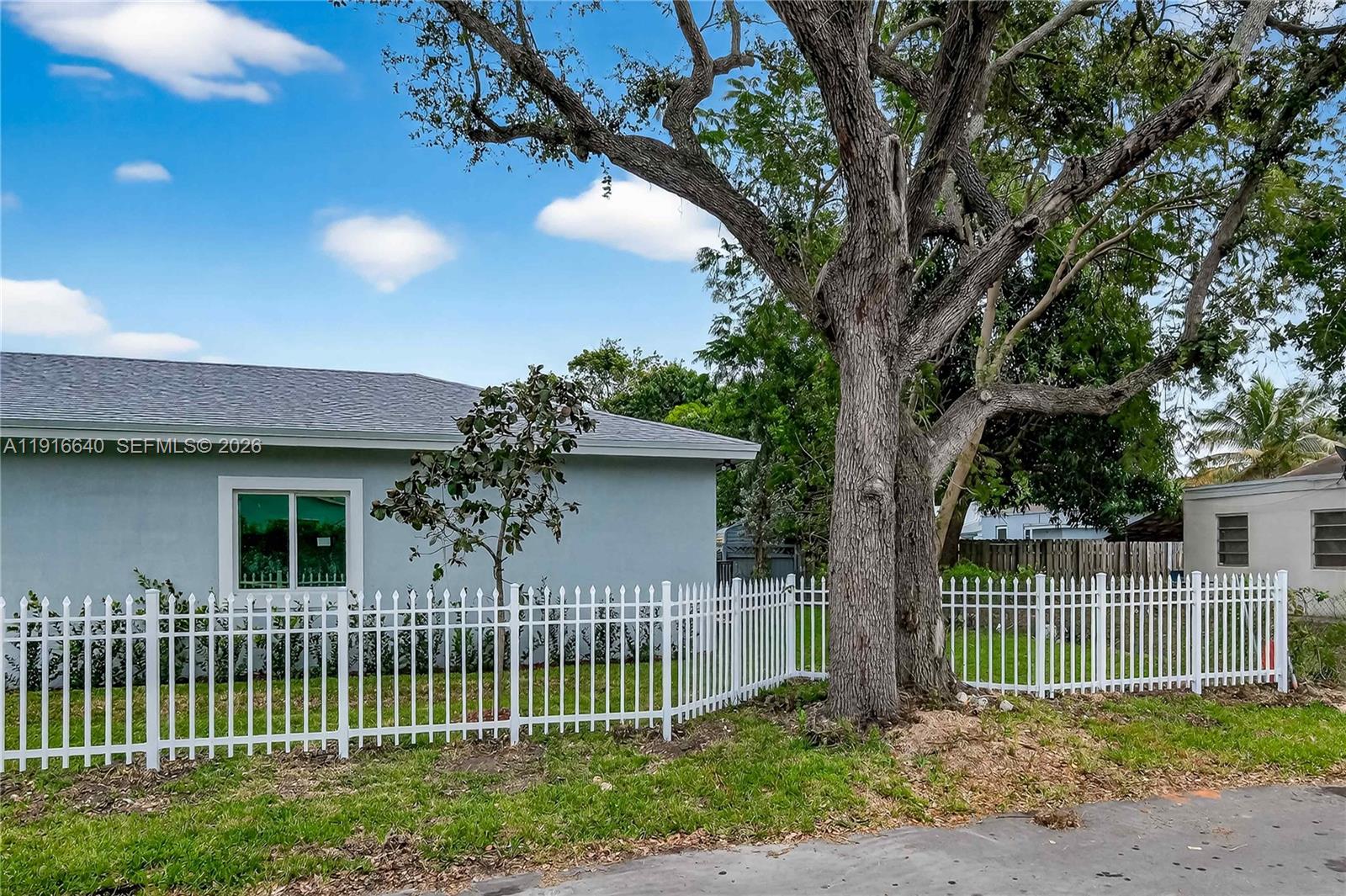 1346 NW 44th St, Miami FL 33142
