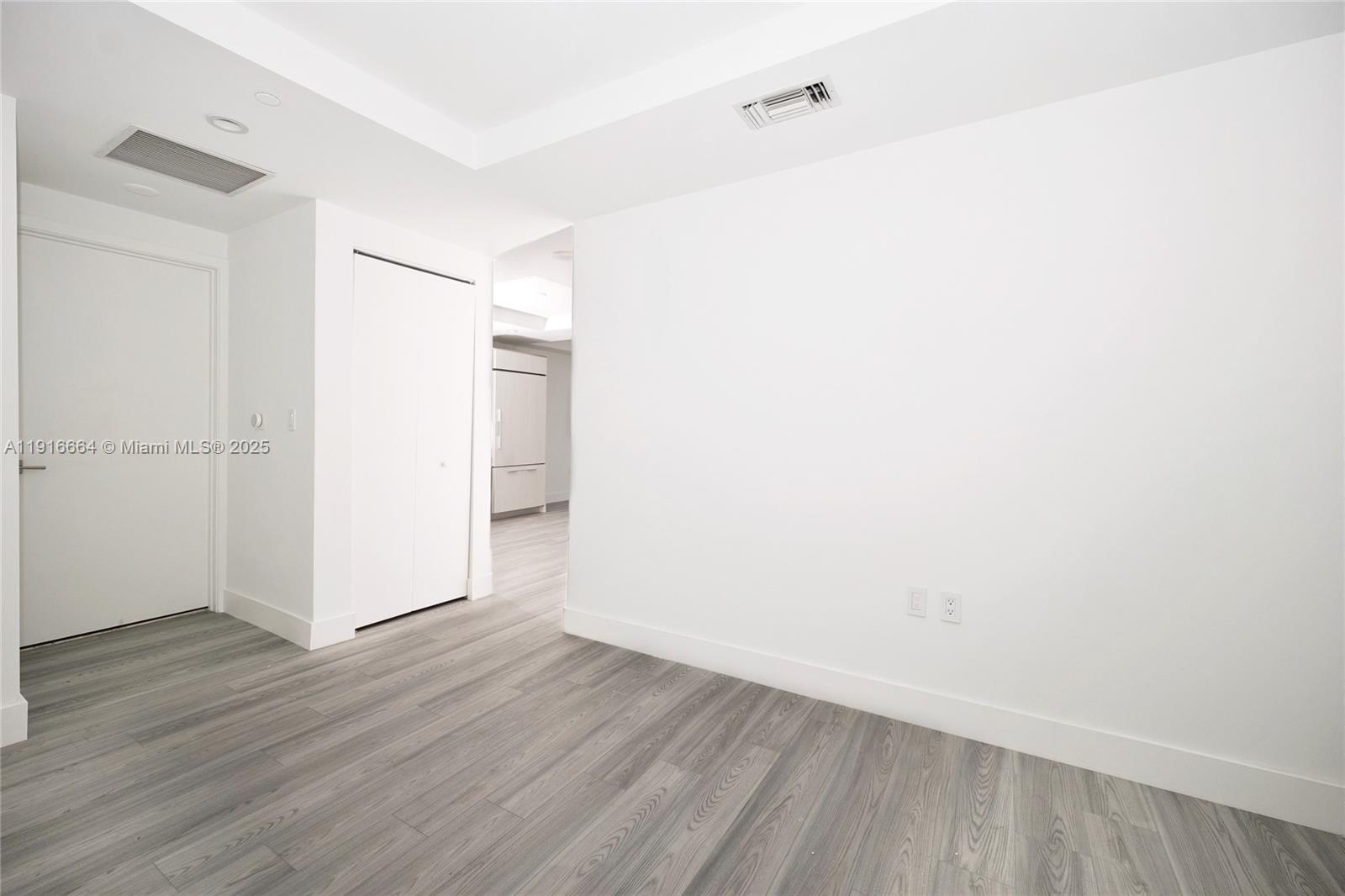 45 SW 9th St #1504, Miami FL 33130