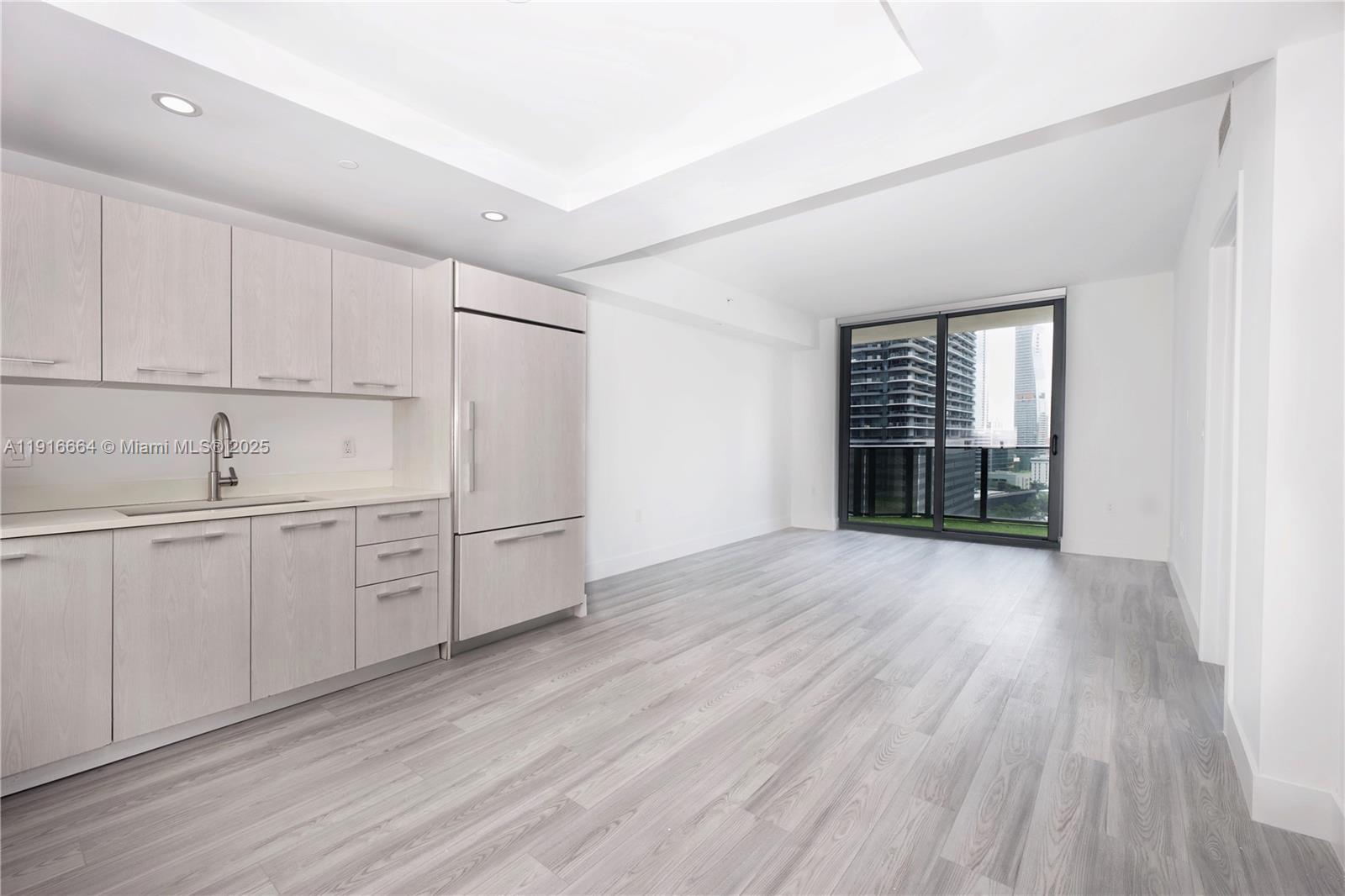 45 SW 9th St #1504, Miami FL 33130