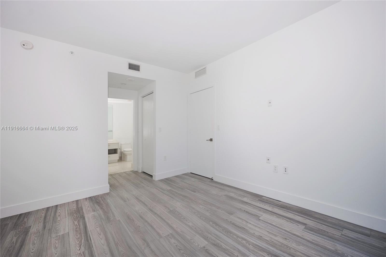 45 SW 9th St #1504, Miami FL 33130