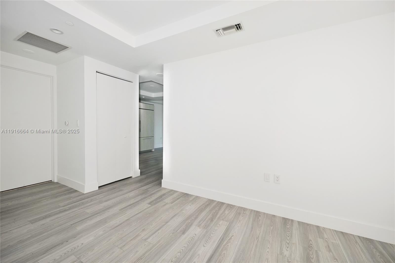 45 SW 9th St #1504, Miami FL 33130