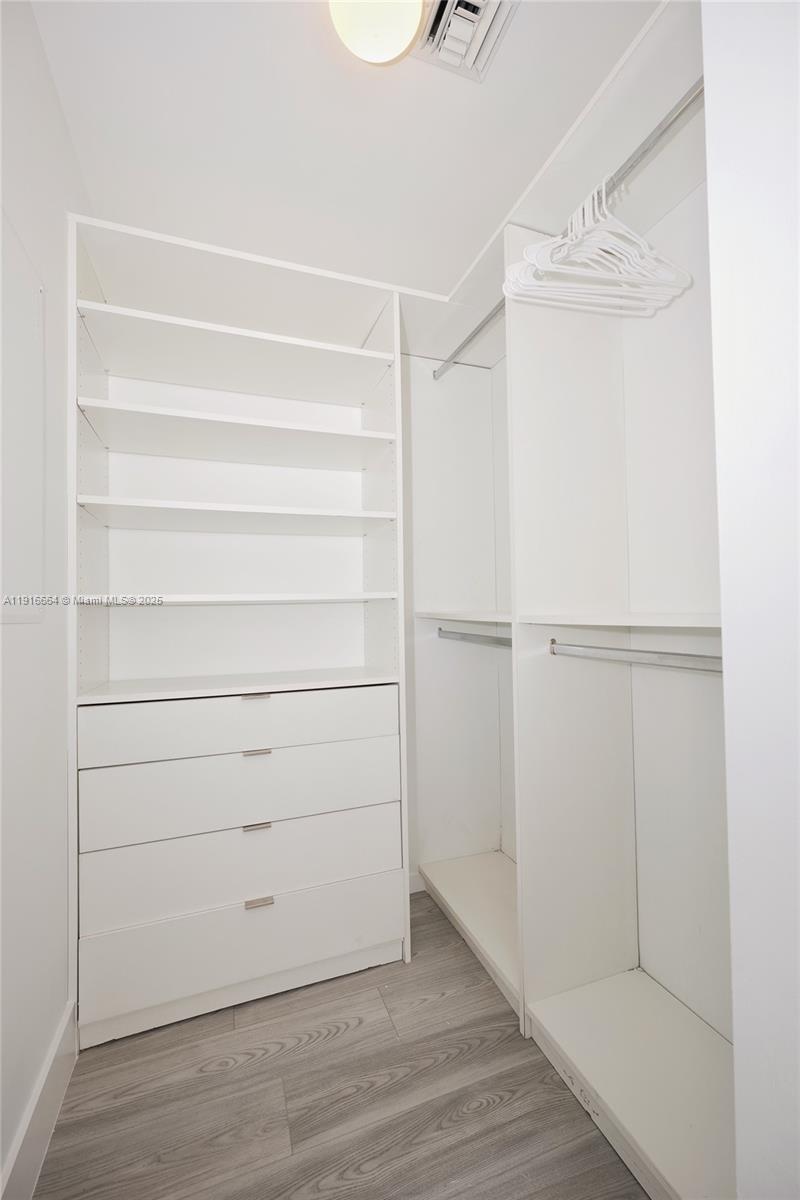 45 SW 9th St #1504, Miami FL 33130