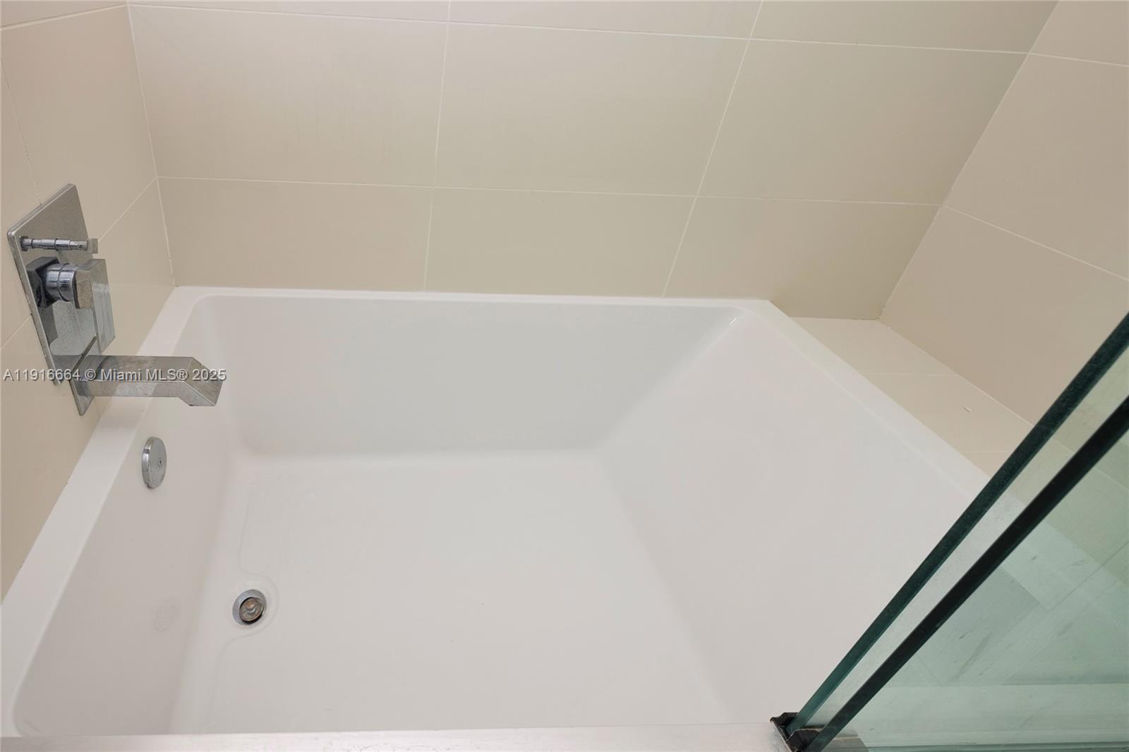 45 SW 9th St #1504, Miami FL 33130
