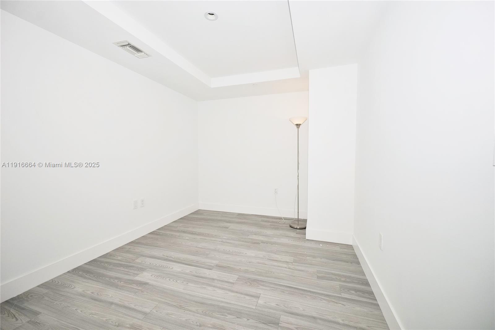 45 SW 9th St #1504, Miami FL 33130
