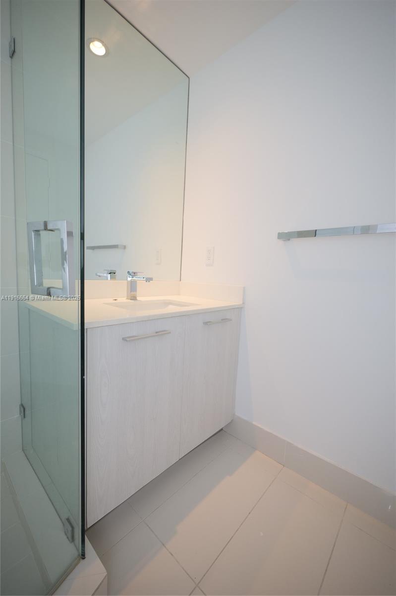 45 SW 9th St #1504, Miami FL 33130