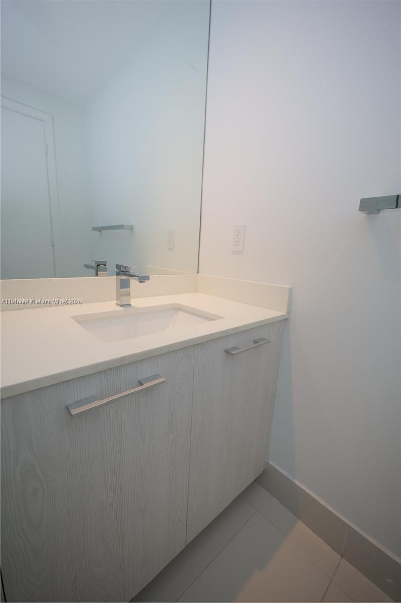 45 SW 9th St #1504, Miami FL 33130