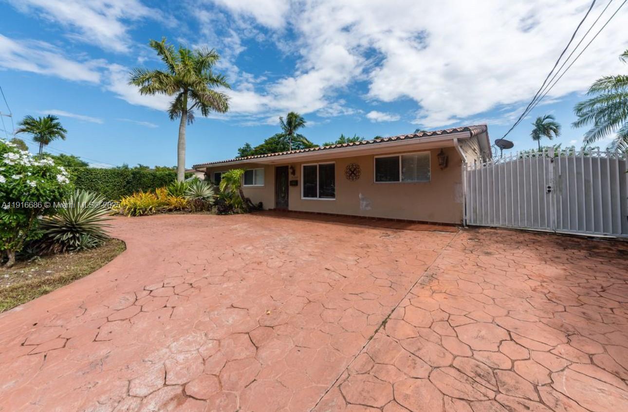 10260 SW 48th St, Miami FL 33165