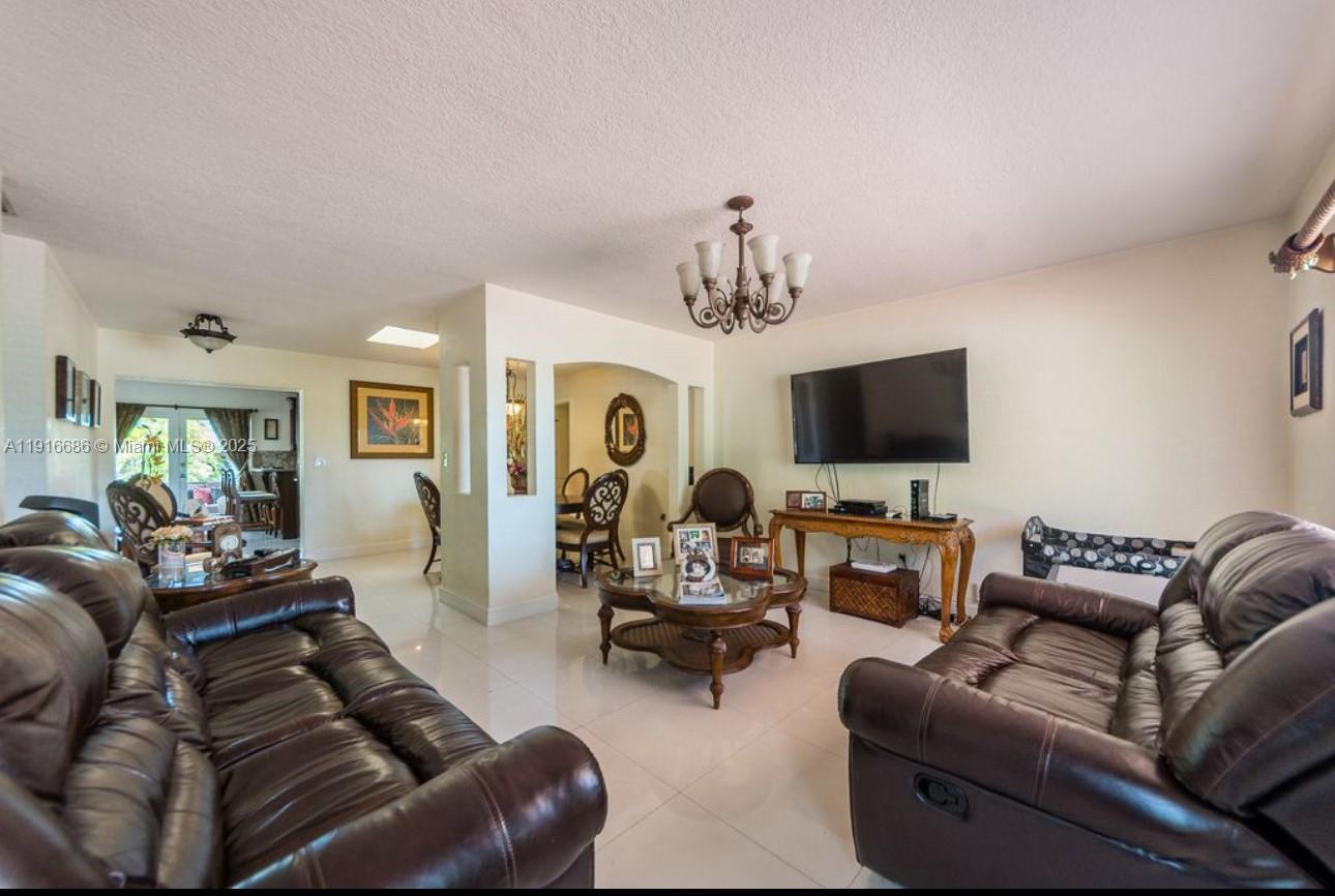 10260 SW 48th St, Miami FL 33165