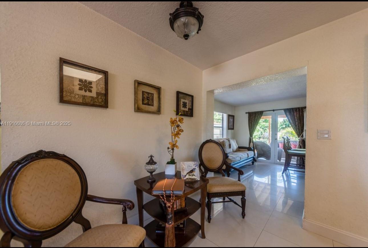 10260 SW 48th St, Miami FL 33165