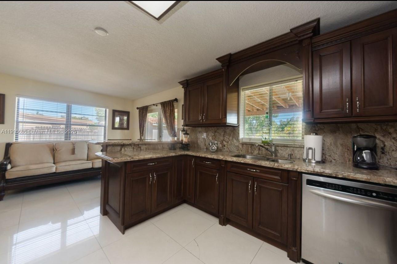 10260 SW 48th St, Miami FL 33165