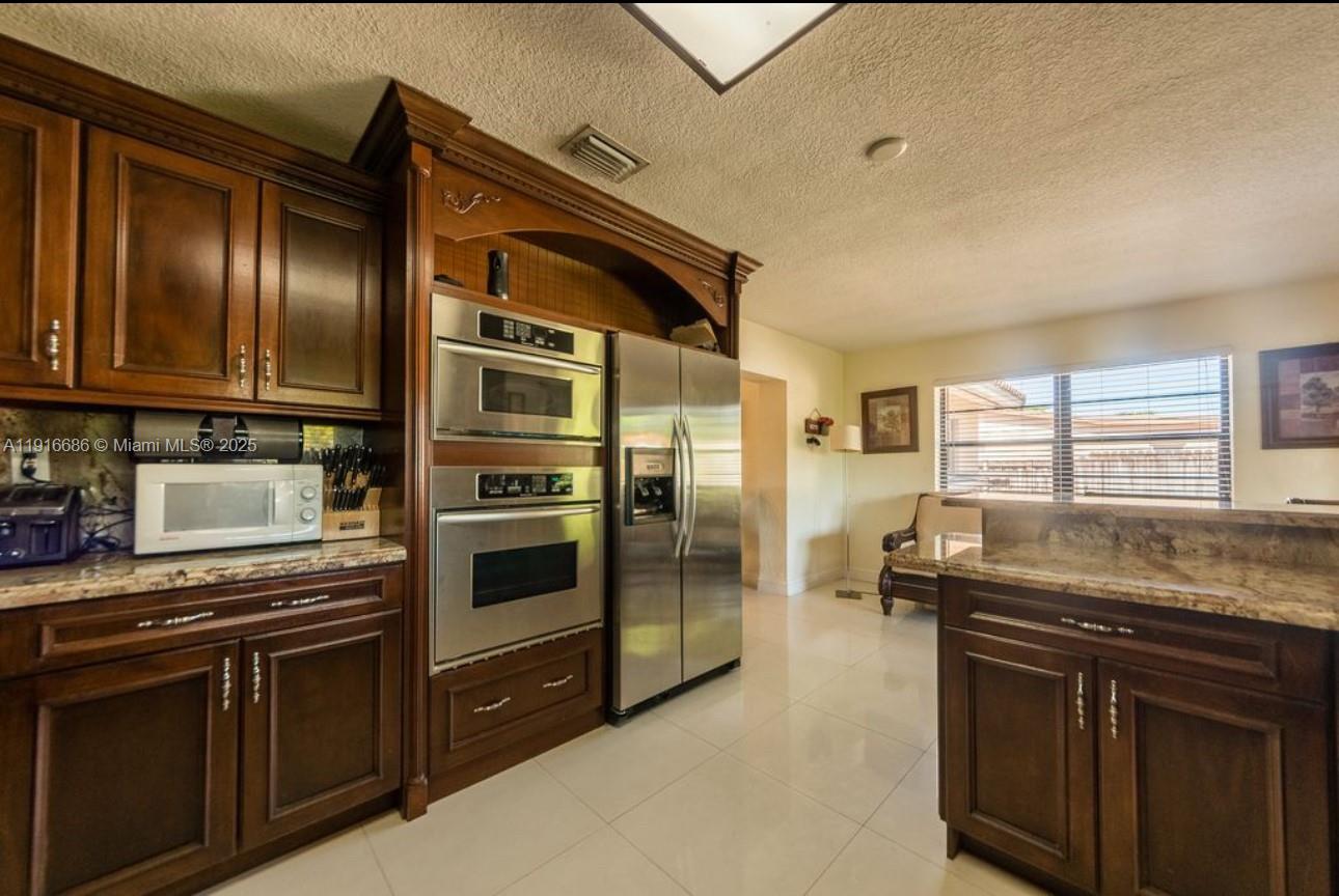 10260 SW 48th St, Miami FL 33165