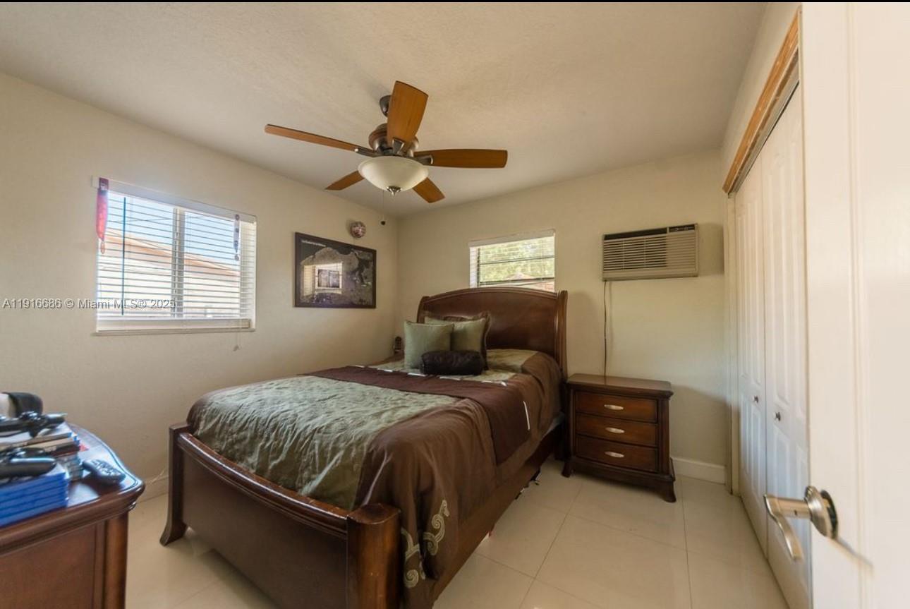 10260 SW 48th St, Miami FL 33165