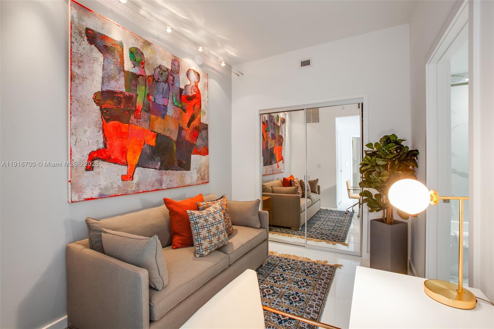 851 NE 1ST Ave #1810, Miami FL 33132