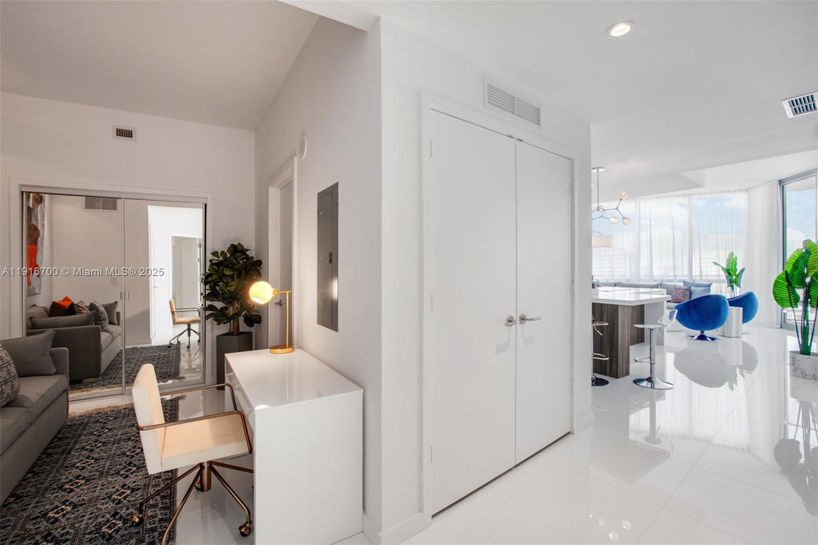 851 NE 1ST Ave #1810, Miami FL 33132