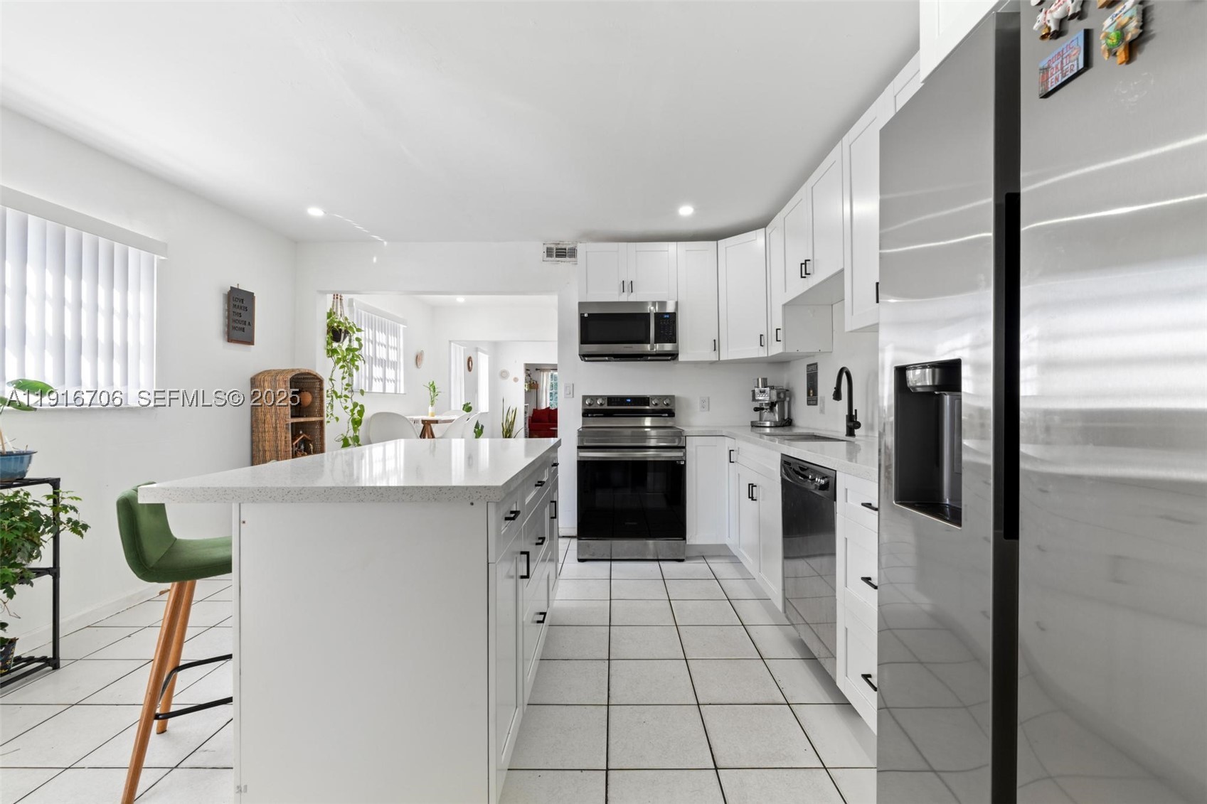 2262 NW 4th St, Miami FL 33125