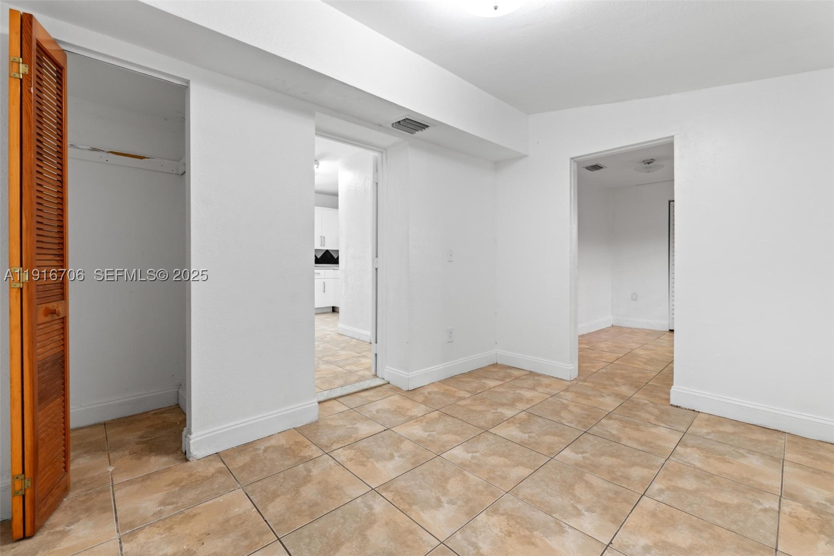 2262 NW 4th St, Miami FL 33125
