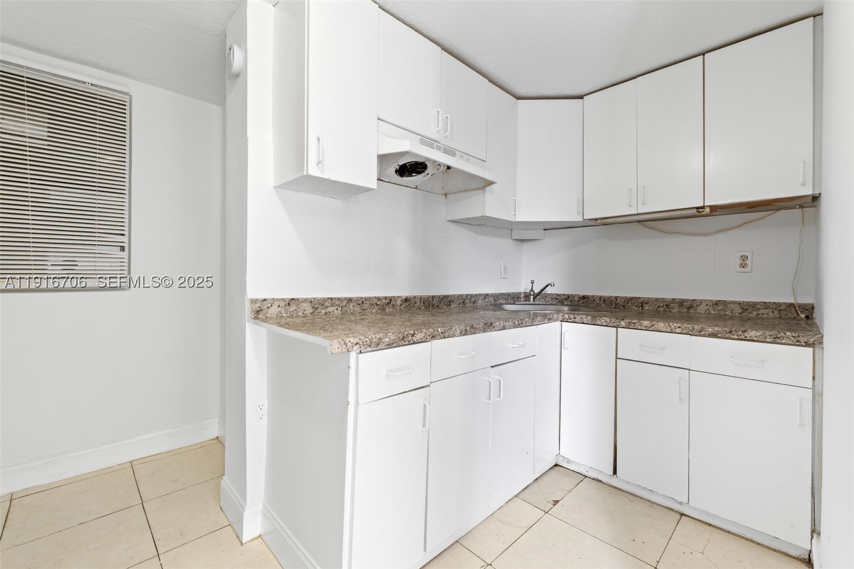 2262 NW 4th St, Miami FL 33125