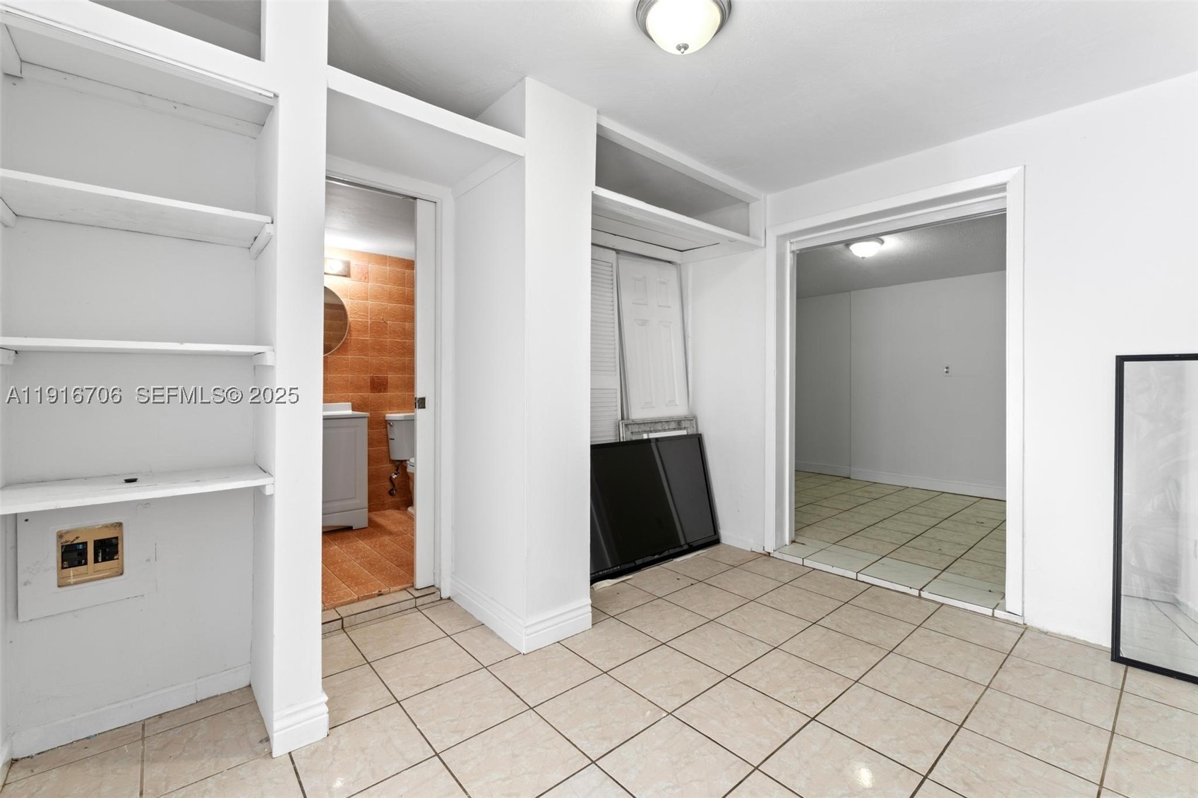2262 NW 4th St, Miami FL 33125