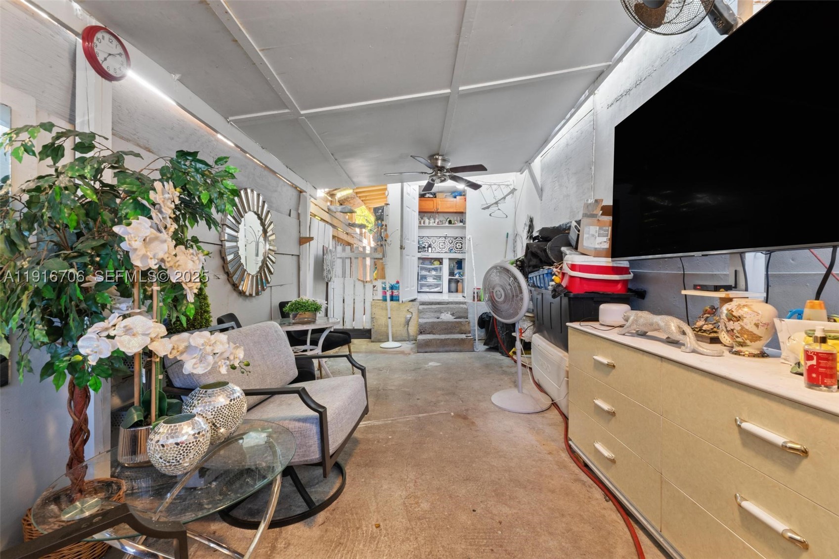 2262 NW 4th St, Miami FL 33125