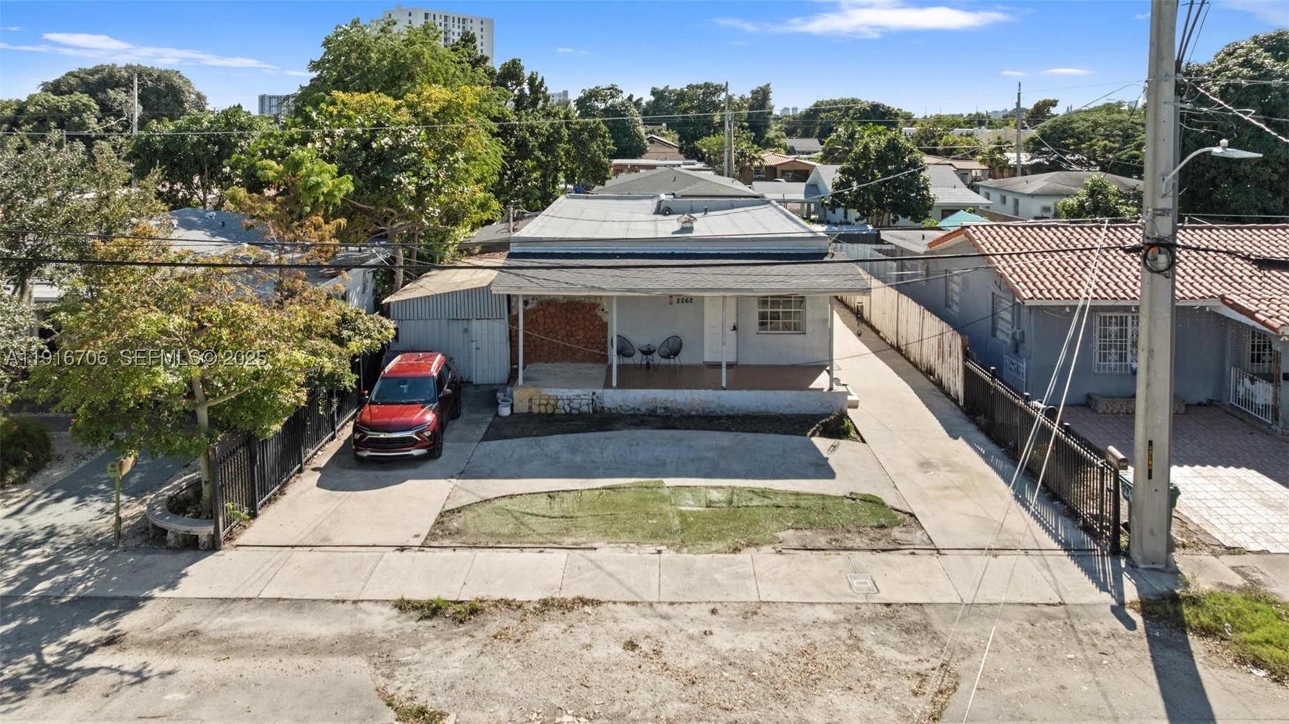 2262 NW 4th St, Miami FL 33125