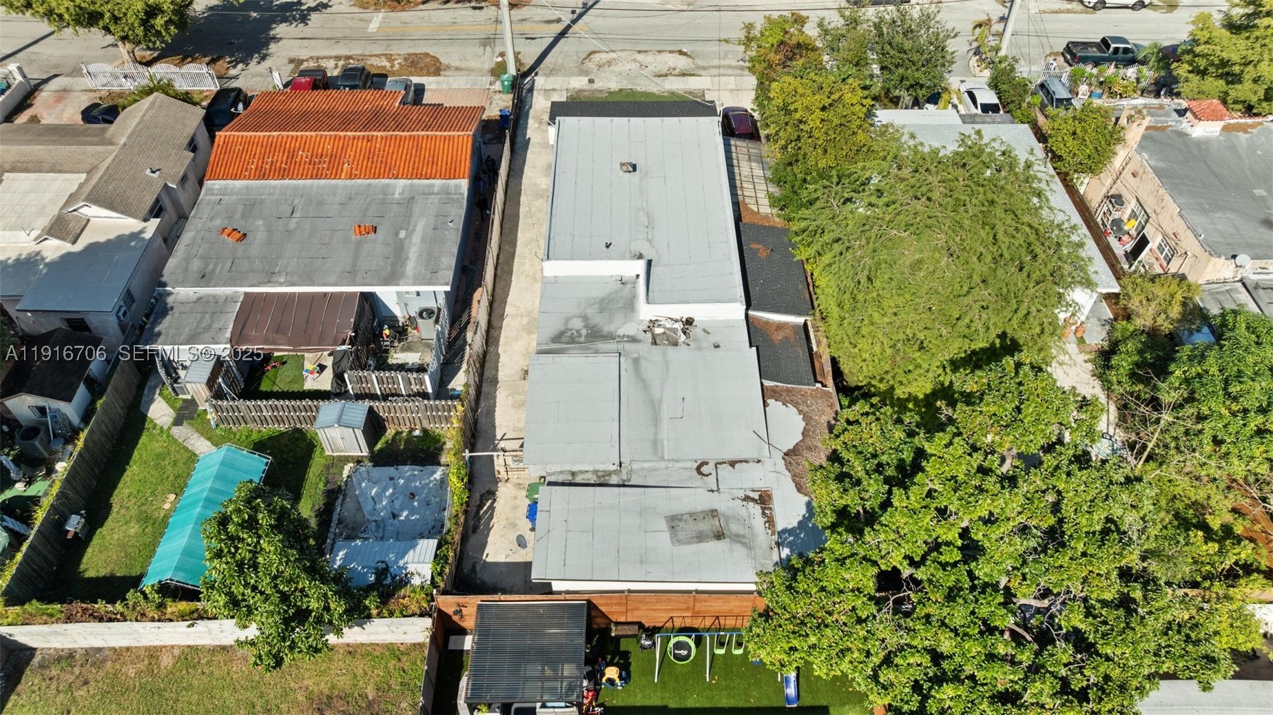 2262 NW 4th St, Miami FL 33125