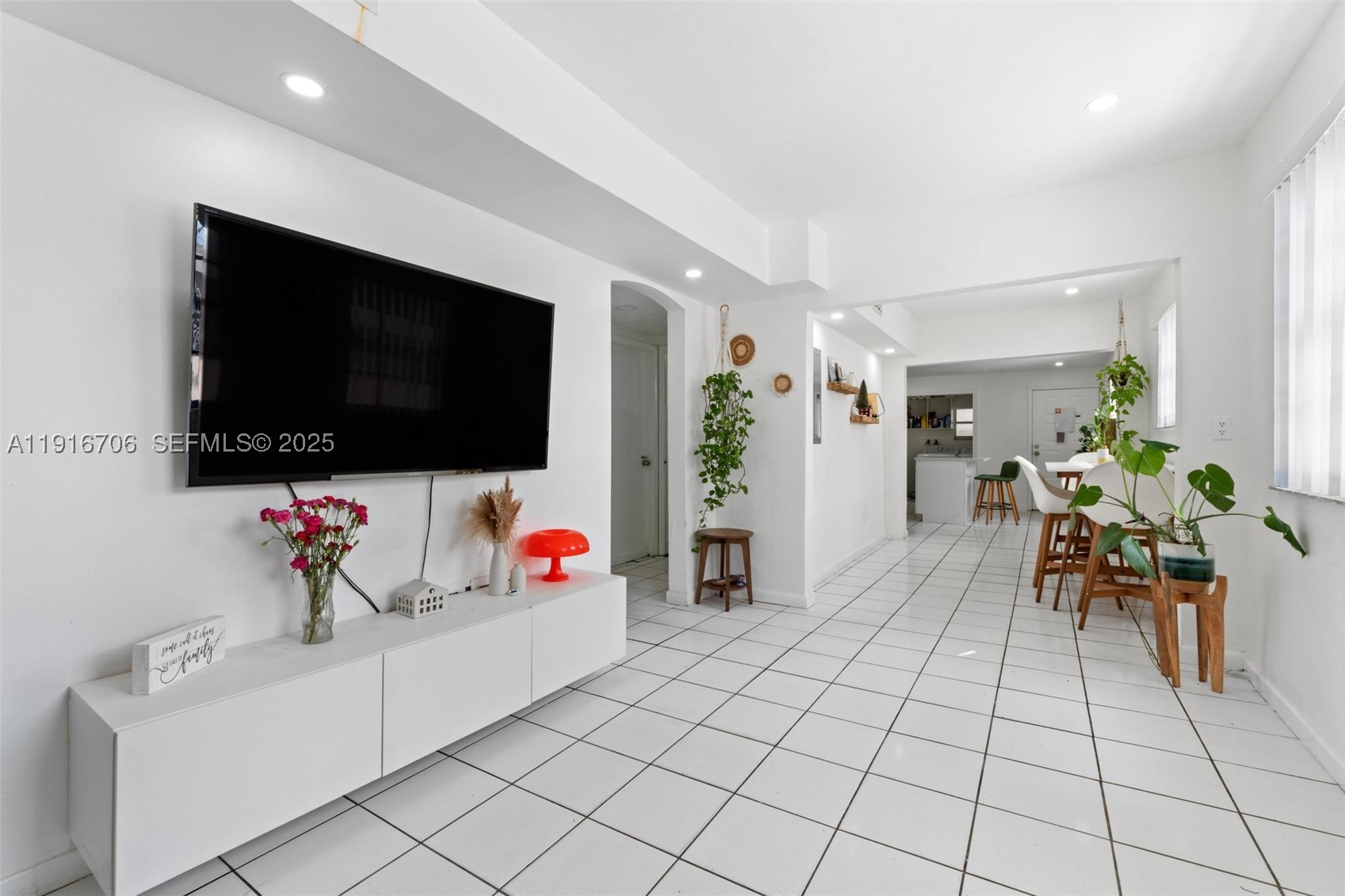 2262 NW 4th St, Miami FL 33125