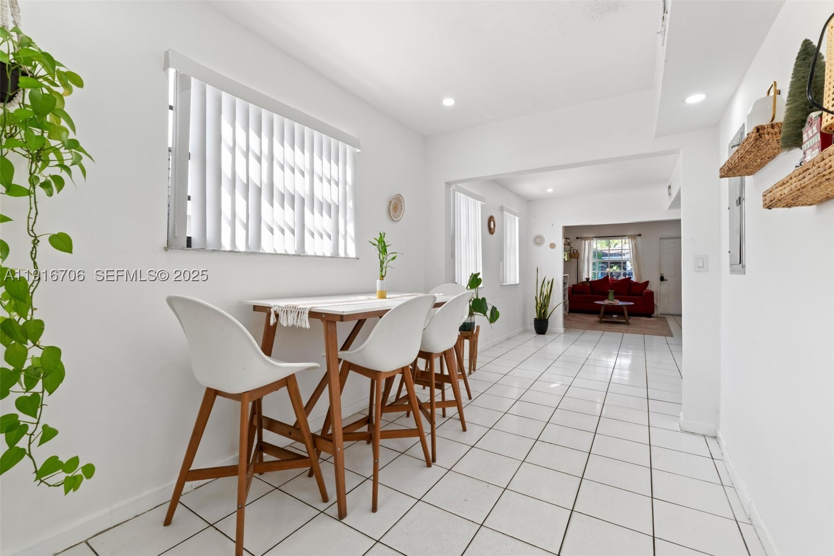 2262 NW 4th St, Miami FL 33125