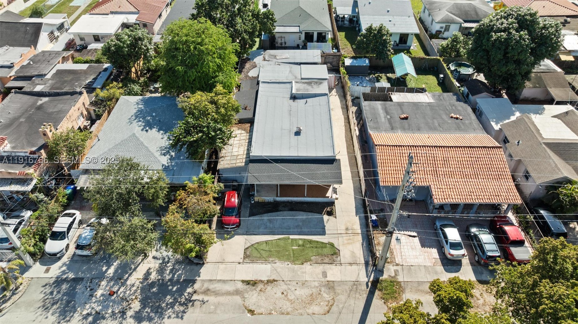 2262 NW 4th St, Miami FL 33125