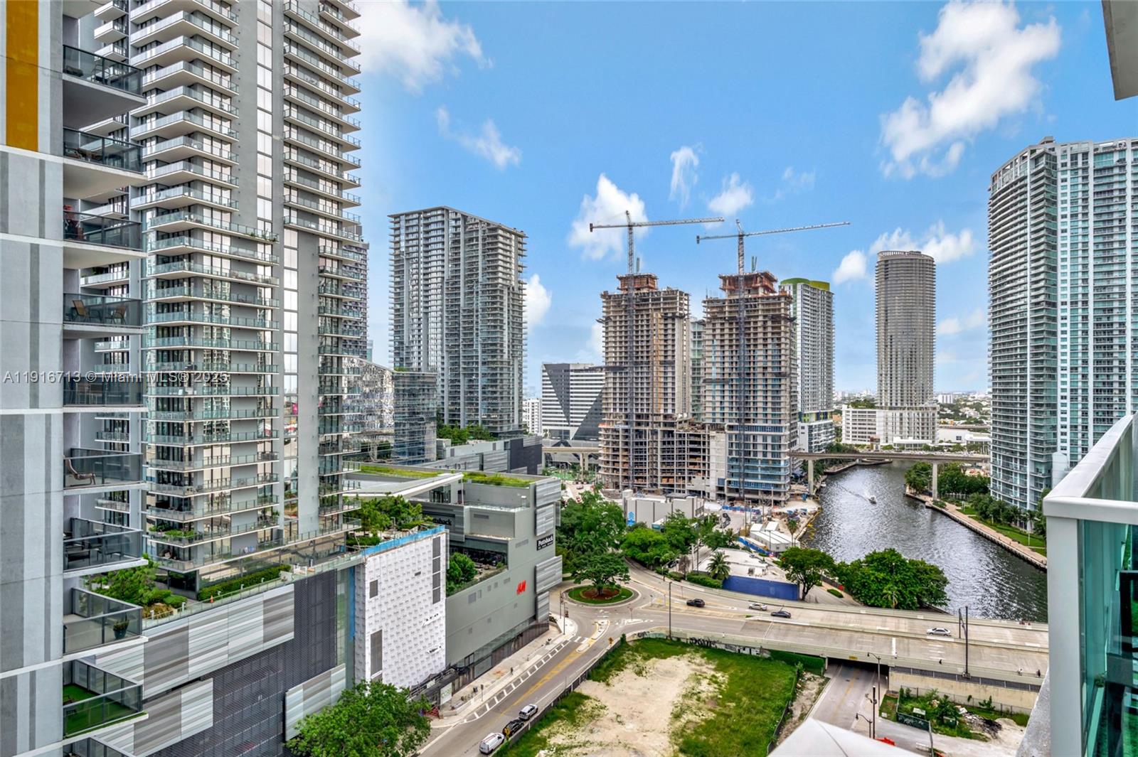 41 SE 5th St #1212, Miami FL 33131