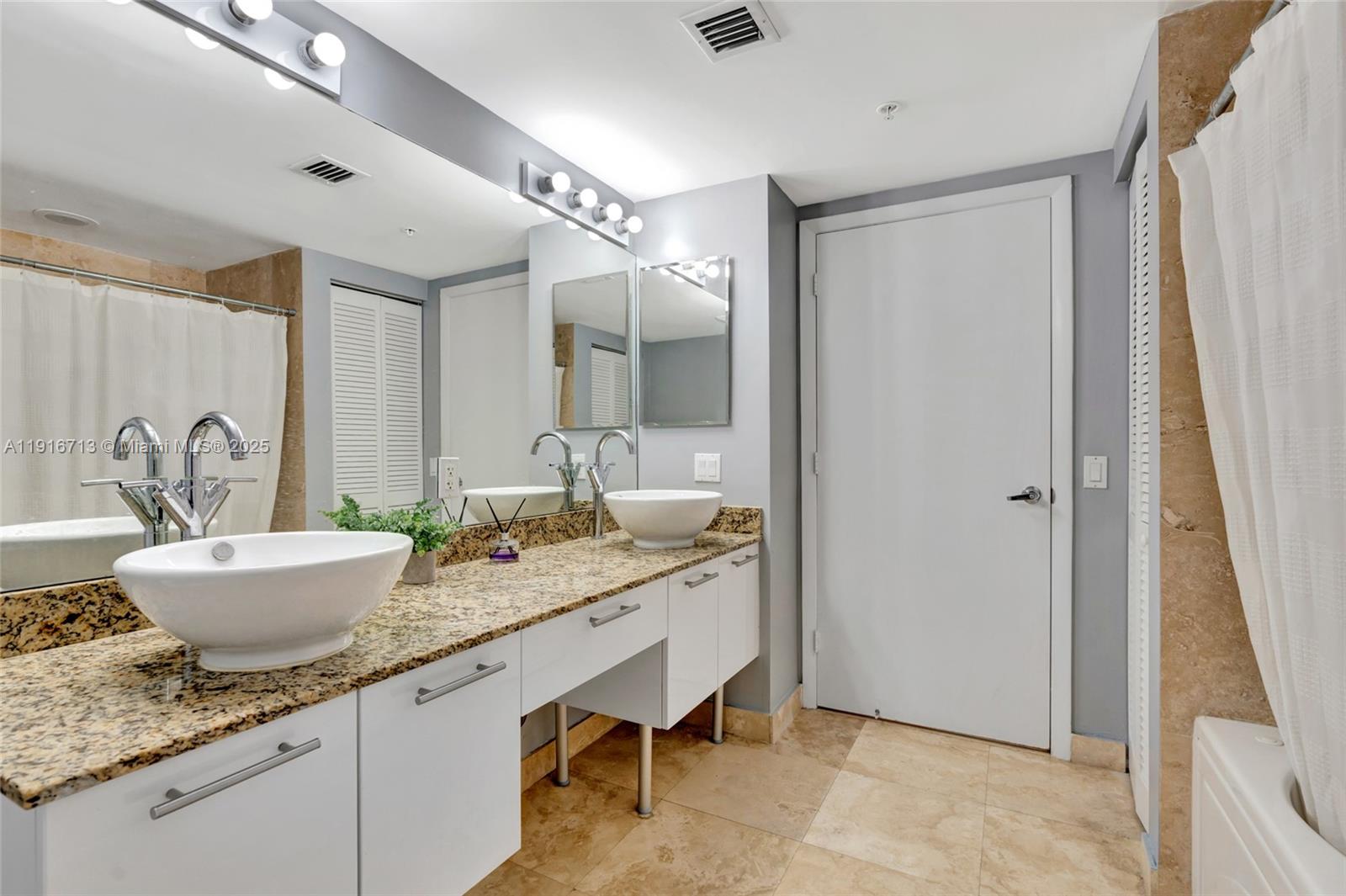 41 SE 5th St #1212, Miami FL 33131