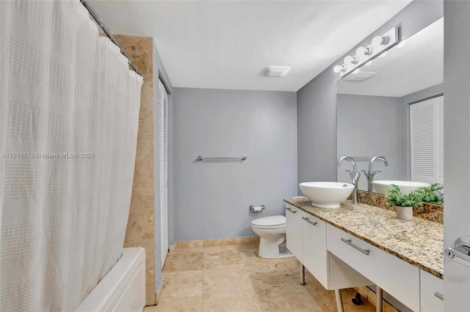 41 SE 5th St #1212, Miami FL 33131