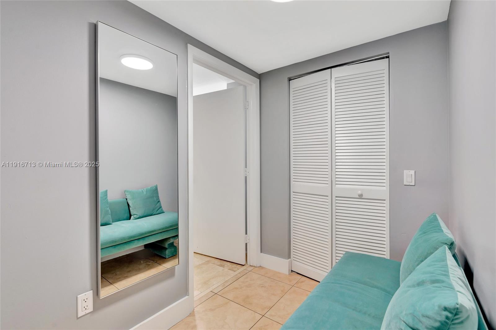 41 SE 5th St #1212, Miami FL 33131