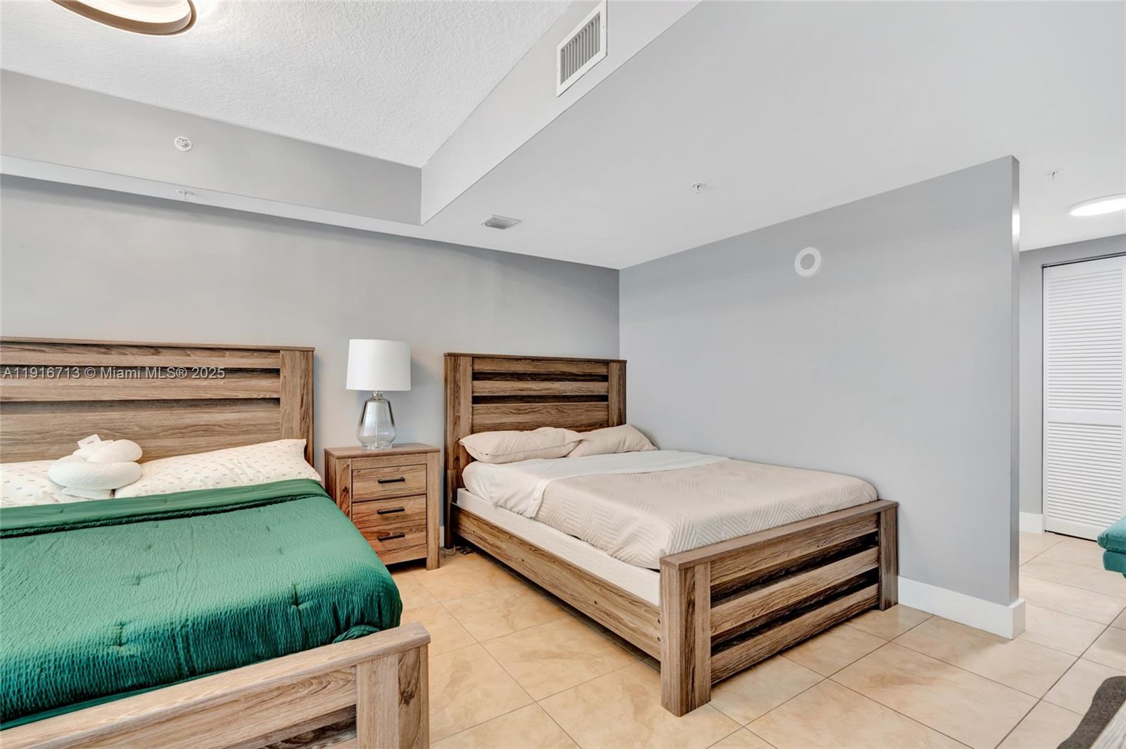 41 SE 5th St #1212, Miami FL 33131