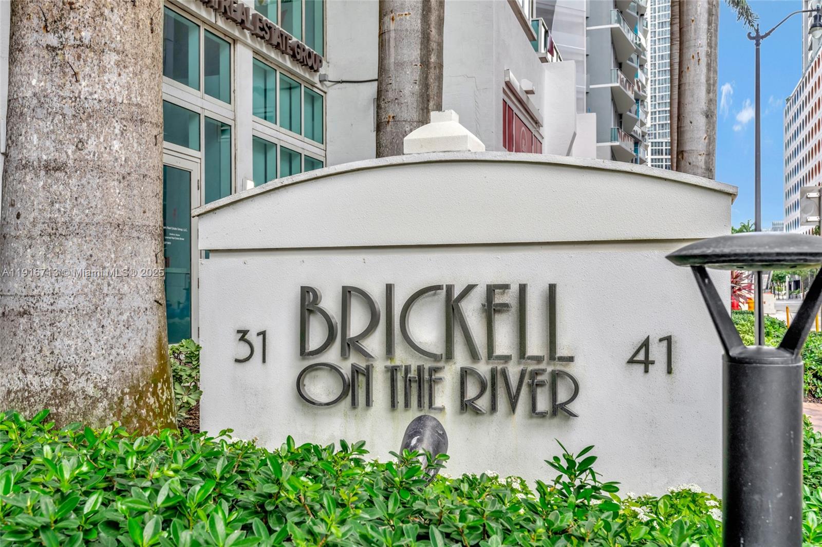 41 SE 5th St #1212, Miami FL 33131