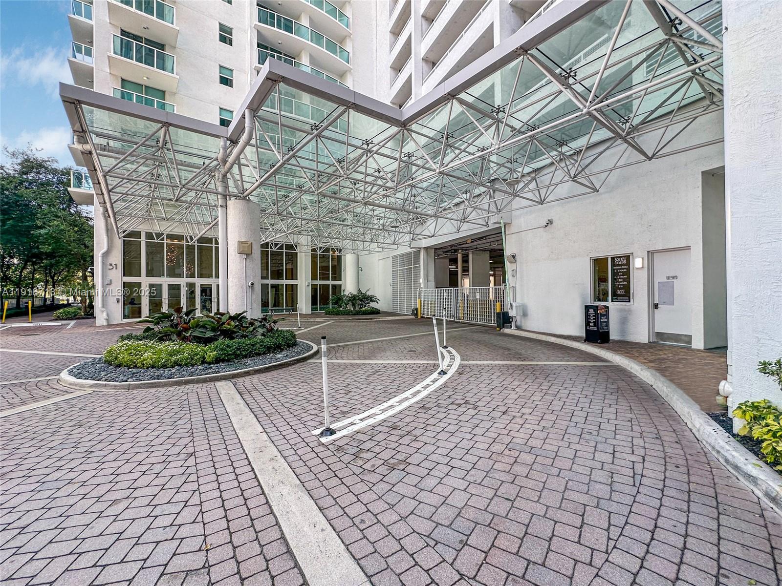 41 SE 5th St #1212, Miami FL 33131