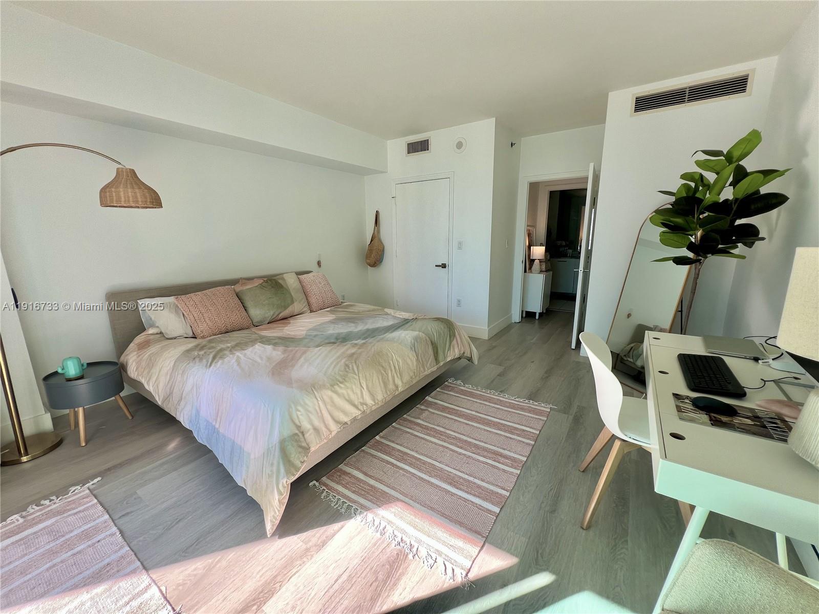 55 SE 6th St #2608, Miami FL 33131