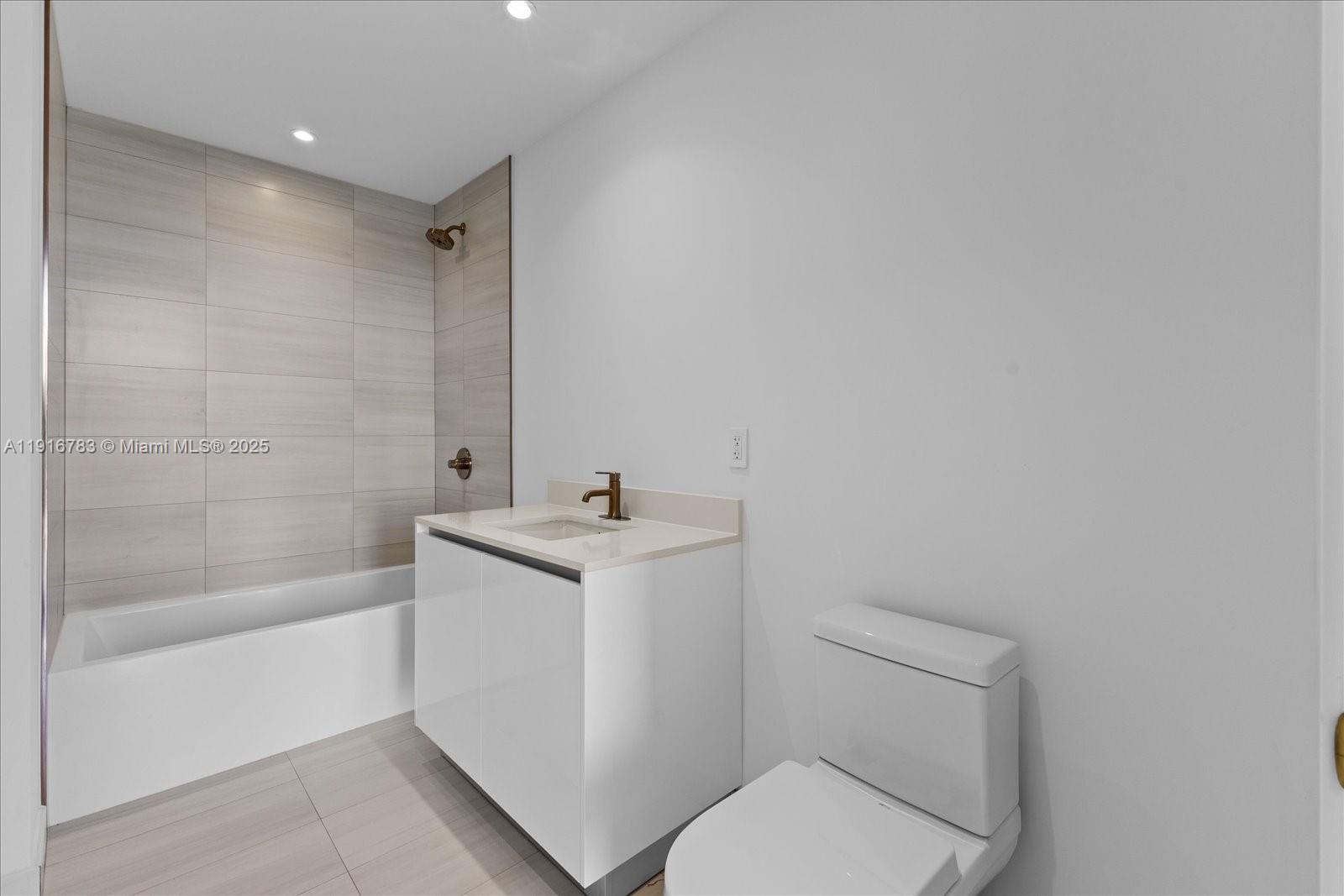 2678 Tigertail Ave #1605, Miami FL 33133