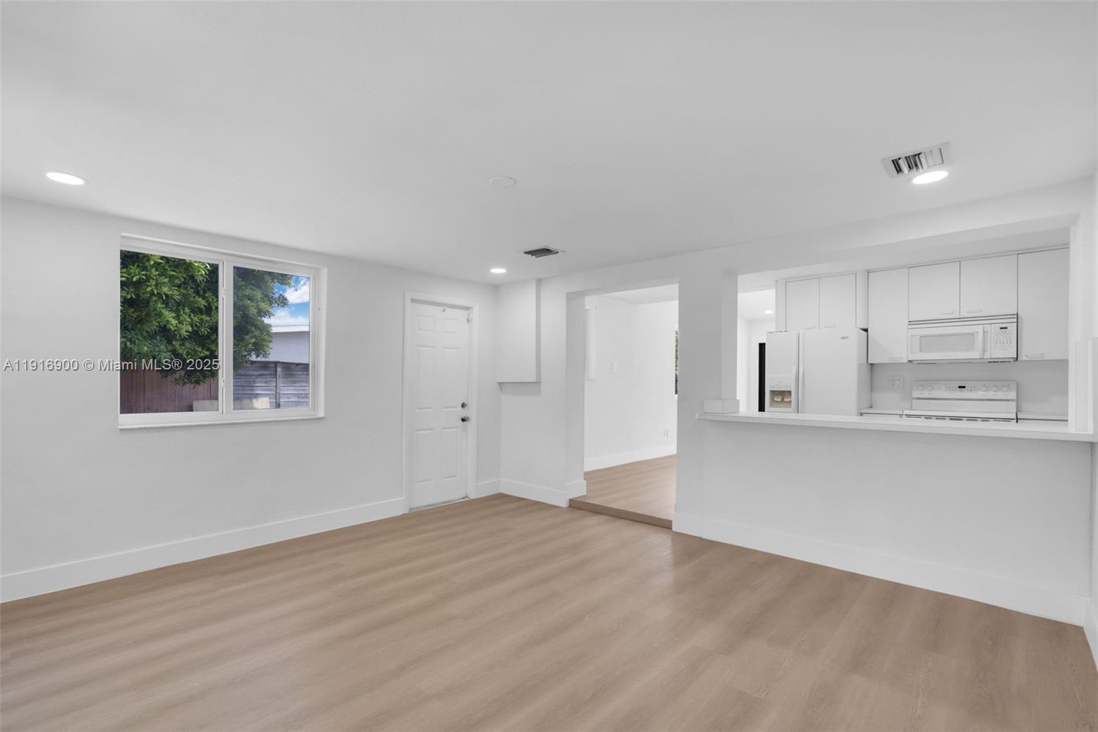11030 SW 42 ST, Miami FL 33165