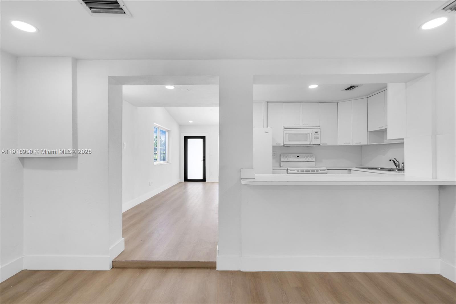 11030 SW 42 ST, Miami FL 33165