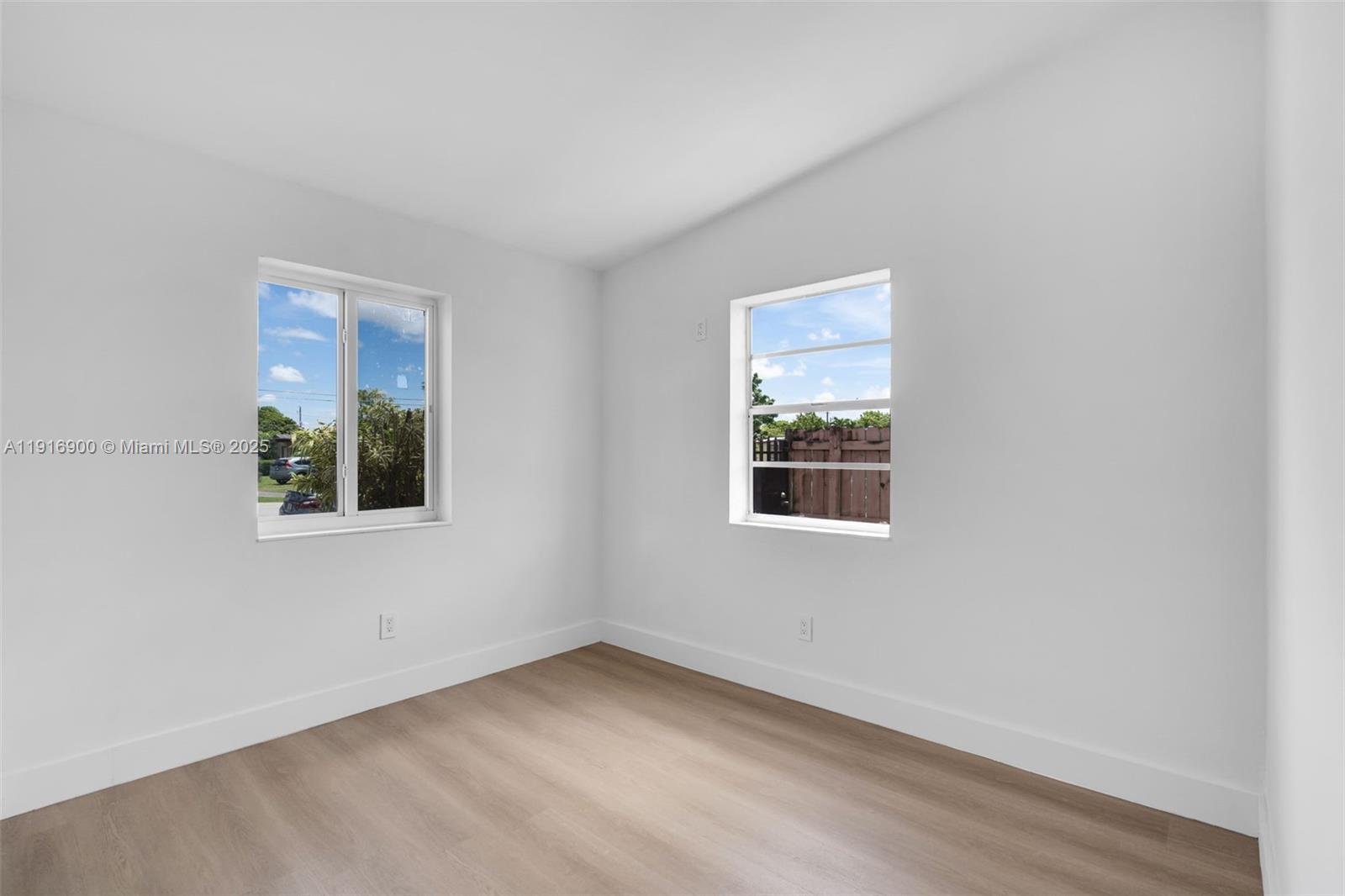 11030 SW 42 ST, Miami FL 33165