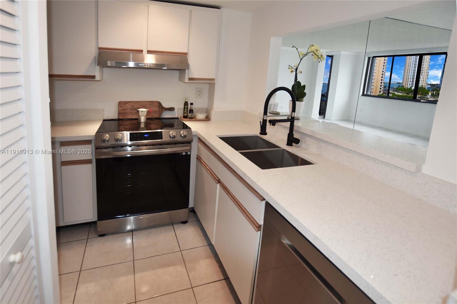 540 Brickell Key Dr #1120, Miami FL 33131