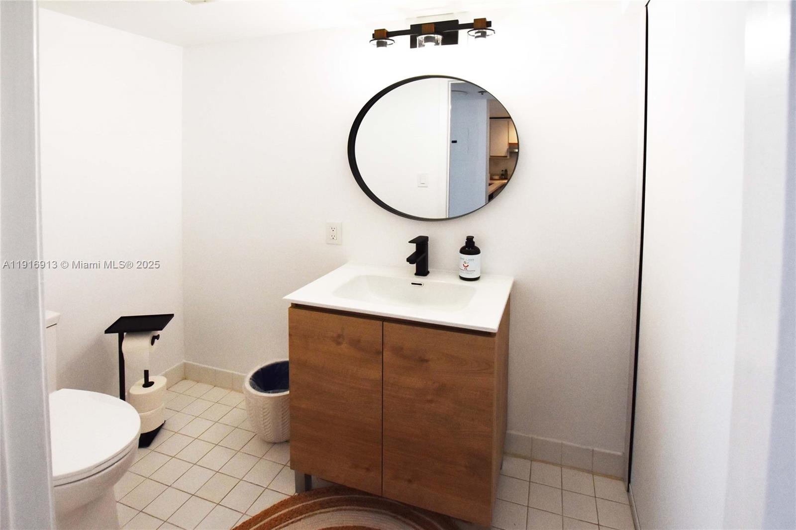 540 Brickell Key Dr #1120, Miami FL 33131