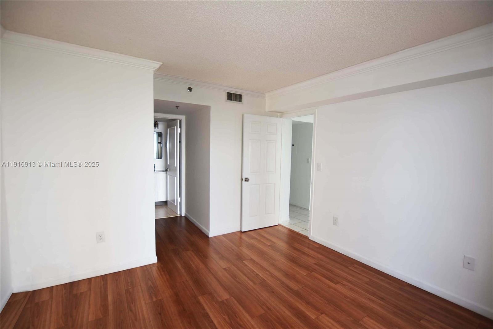 540 Brickell Key Dr #1120, Miami FL 33131