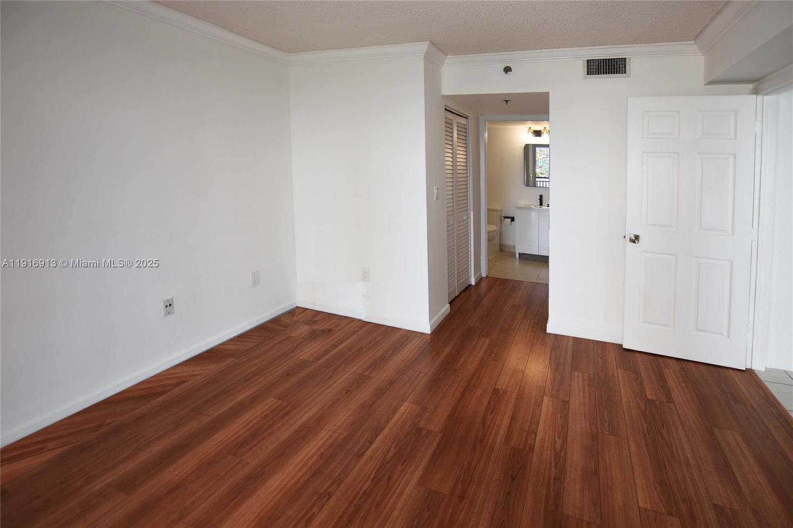 540 Brickell Key Dr #1120, Miami FL 33131