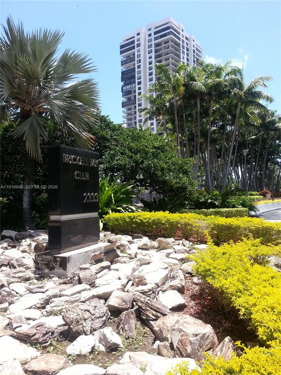 2333 Brickell Ave #2215, Miami FL 33129