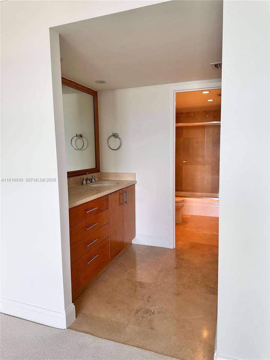 2333 Brickell Ave #2215, Miami FL 33129