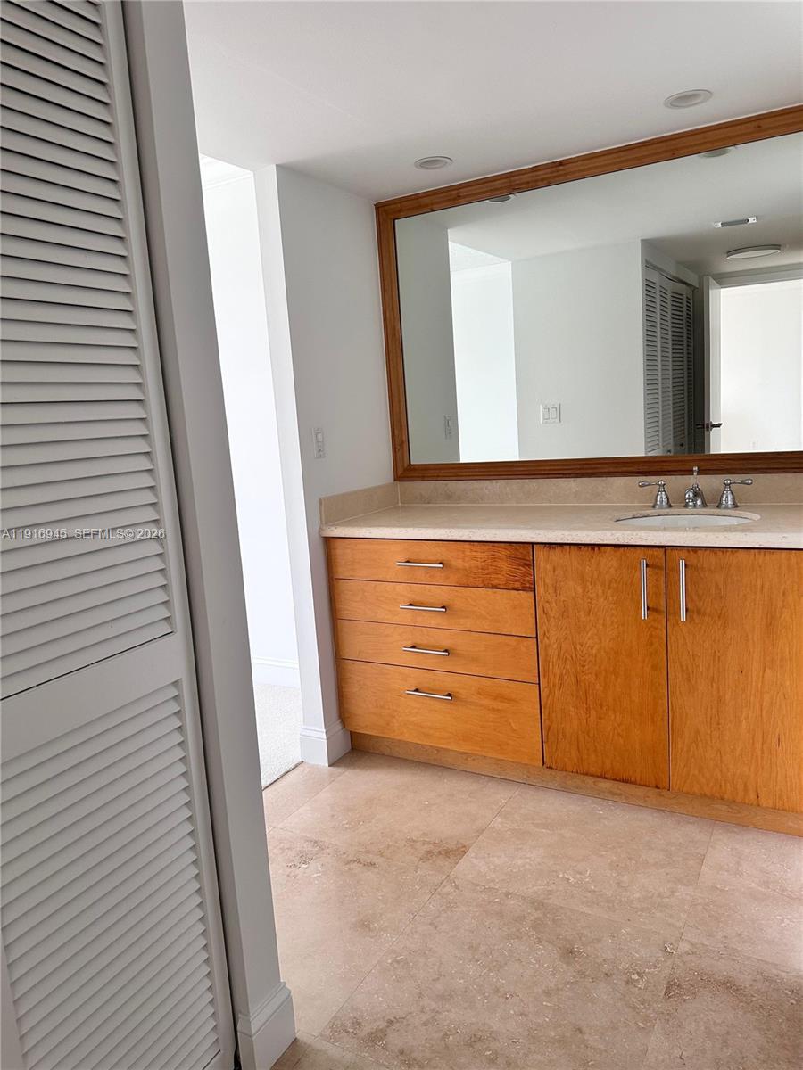 2333 Brickell Ave #2215, Miami FL 33129