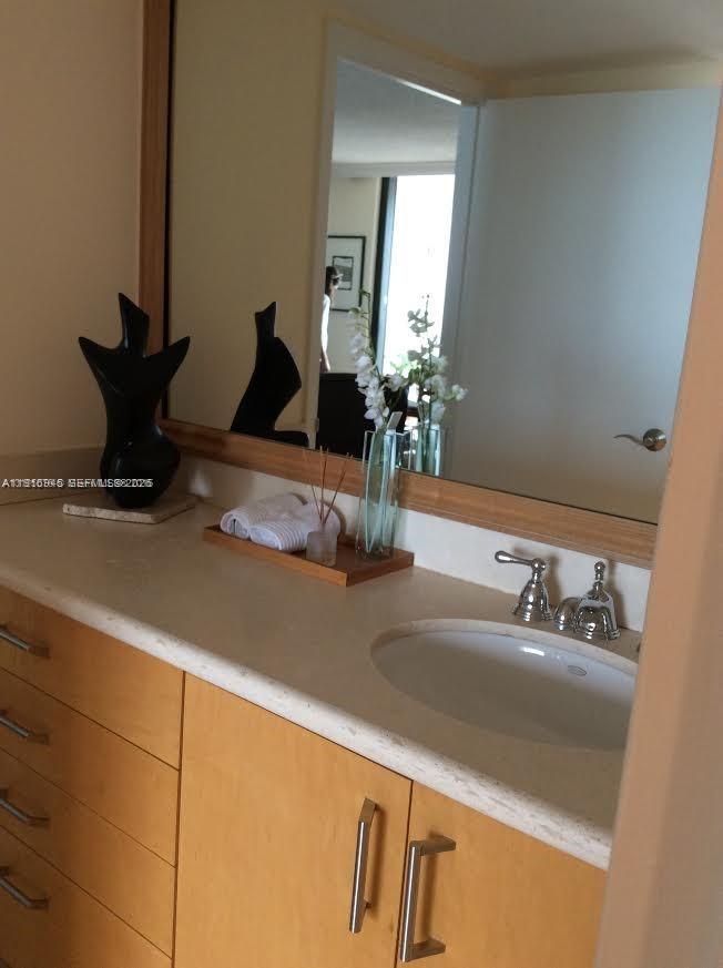 2333 Brickell Ave #2215, Miami FL 33129