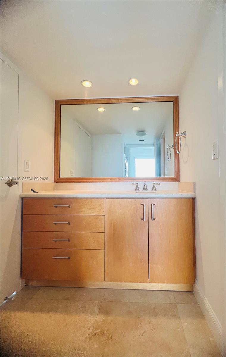 2333 Brickell Ave #2215, Miami FL 33129