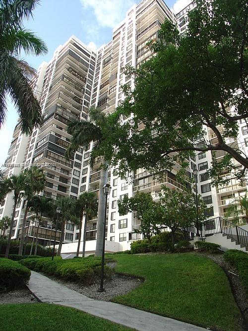 2333 Brickell Ave #2215, Miami FL 33129